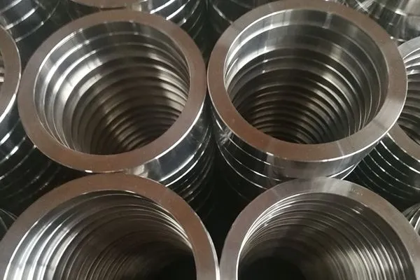 Utforska de olika tillämpningarna och fördelarna med industriella metallfilterhus